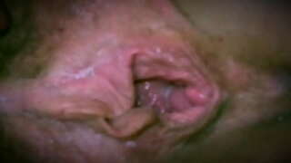 моя сексуальная пышная мокрая мама мастурбирует с дилдо