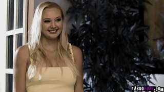 Milf Lauren Phillips e tesón adolescente Paisley Porter revezando-se camiñando Dick Chibbles gran home de carne