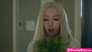 Mea insațiabilă tineri petite sora vitregă nu a putut opri maturbating curva