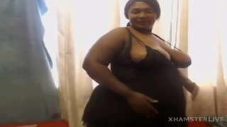 Big booty Afrikaanse vrouw krijgt vervelende tijdens een live cam show Big booty Afrikaanse vrouw krijgt vervelende tijdens een live cam show