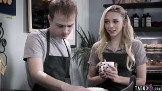 Ung fyr, indrømmer, at hans KÆRESTE, at han snød hende på grund af køn