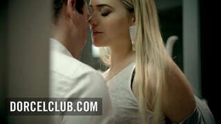 Sexe apassionat amb la bella esposa Mia Malkova