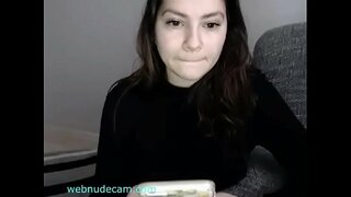 Seksikas tüdruk flash tissid webnudecam.com