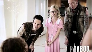 Ыстық девственная красотка аққұбалар трахается бірінші рет