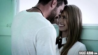 Seksikäs tyttö perseestä iso kova penis