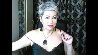 Fabuloso ruso MILF t. a súa doce cunt sen piedade en quente show particular ...